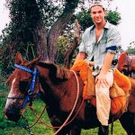 Pantal i Brasilien 1998. Vi bodde hos Faciendaägare som såg ut (och rökte) som Peps Persson, hängde med cowboys, letade jaguarer till häst och campare i hängmattor ute i det fria. Jag kände mig stenhård… ända tills jag såg bilderna av mig själv på hästryggen och fick känsla av att det kanske borde varit jag burit hästen istället för tvärtom. Nån jaguar såg vi ju aldrig, men en väldig massa annat i djurväg.